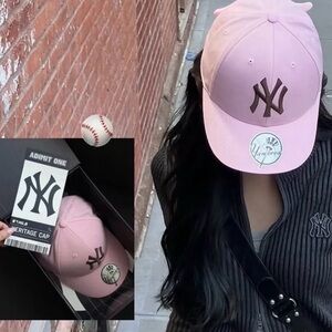 ✨Host pick✨MLB Pink Limited Edition New York Embroidered Cap NWOT